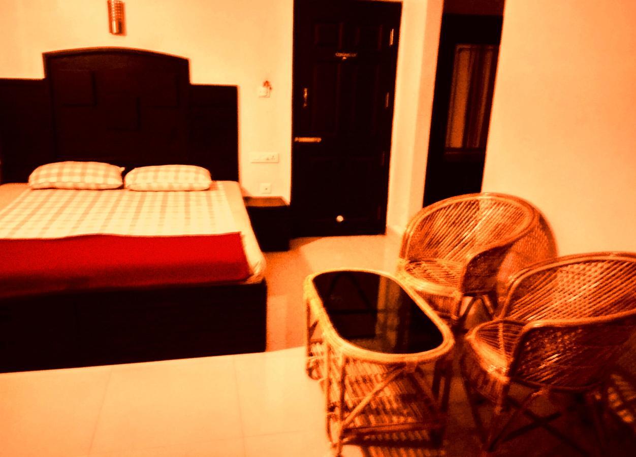 Hotel Royal Nest Vandiperiyar Exterior photo